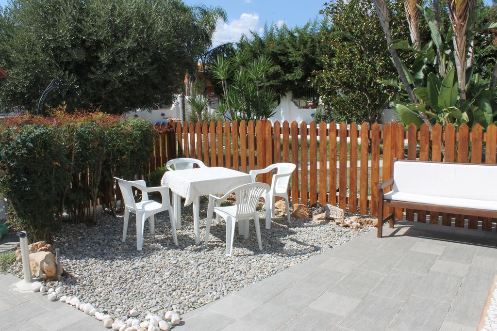 L'Albero Dei Limoni B&B Taranto Bagian luar foto