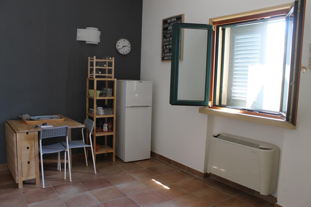 L'Albero Dei Limoni B&B Taranto Bagian luar foto