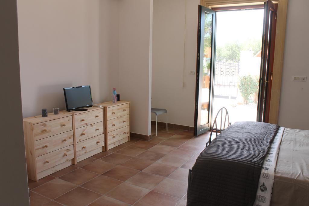 L'Albero Dei Limoni B&B Taranto Bagian luar foto
